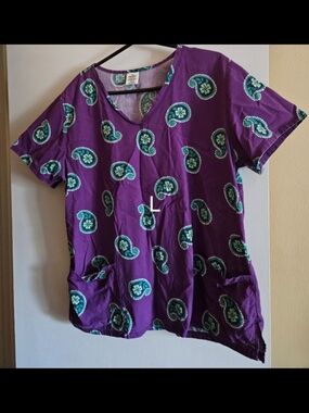 Womens Purple Paisley V-Neck Scrub Top